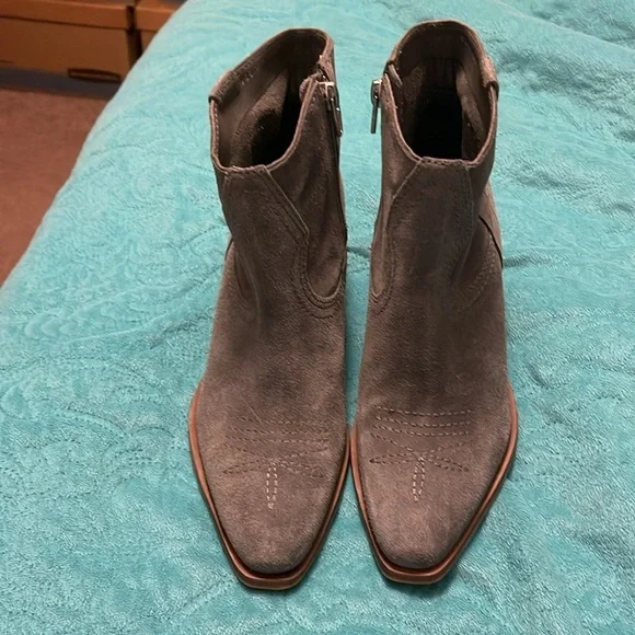 Dolce Vita pointed toes Silma Ankle Boot suede NWOT women’s sz 6.5 Brazil made - Picture 3 of 14